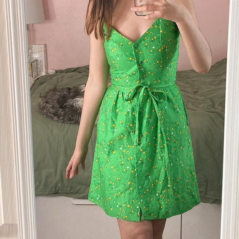 Size 4- Beautiful Bright green floral dress